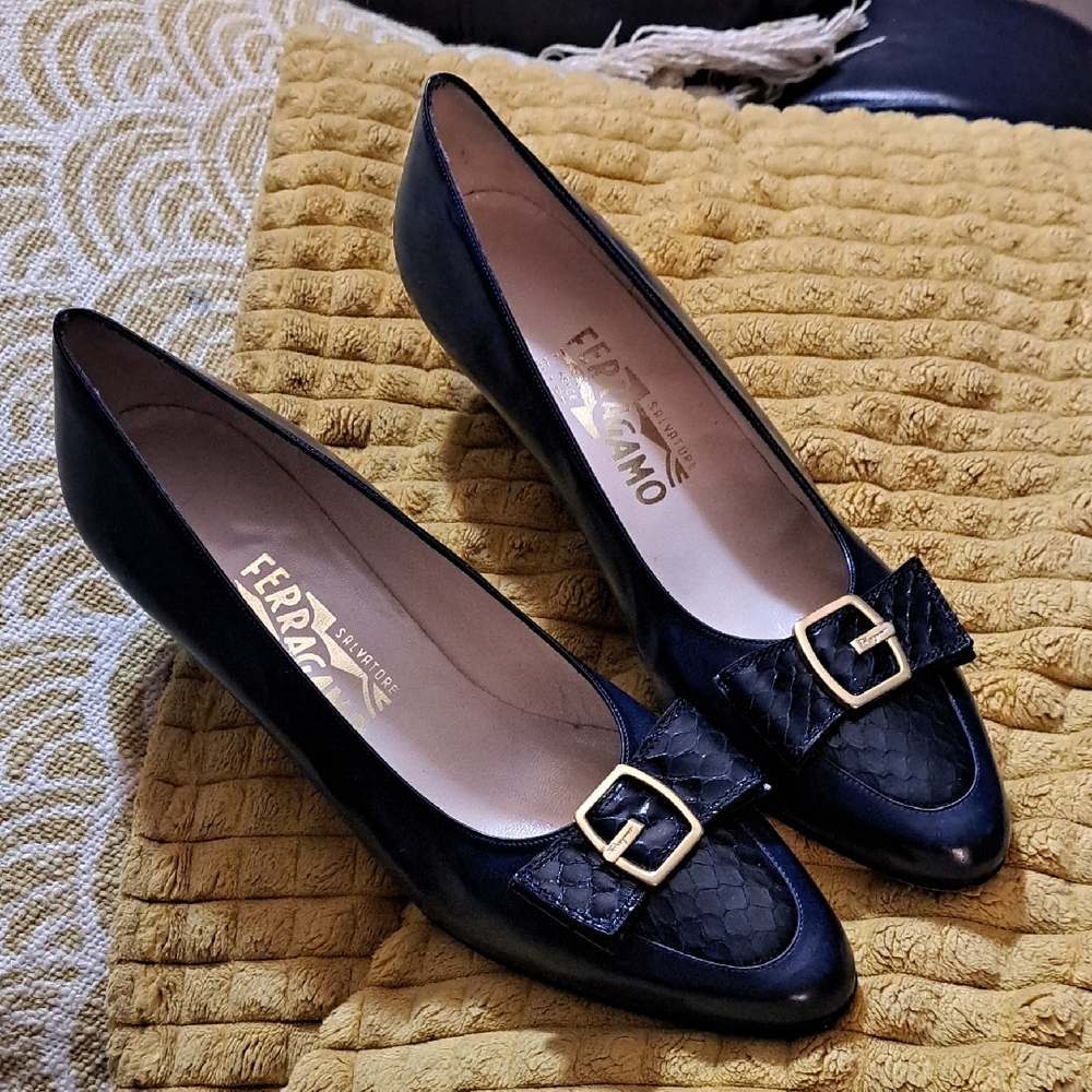 Vintage Salvatore Ferragamo Kitten Heels With Gold Buckles, Sz 9.5